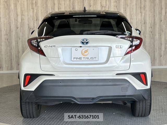 Toyota C-HR 2018-02 323051-17