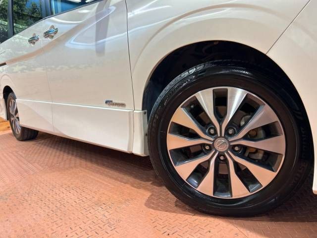Nissan SERENA 2016-11 28264-13