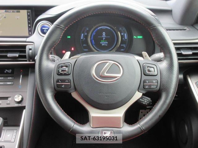 Lexus IS 2020-01 300095-11