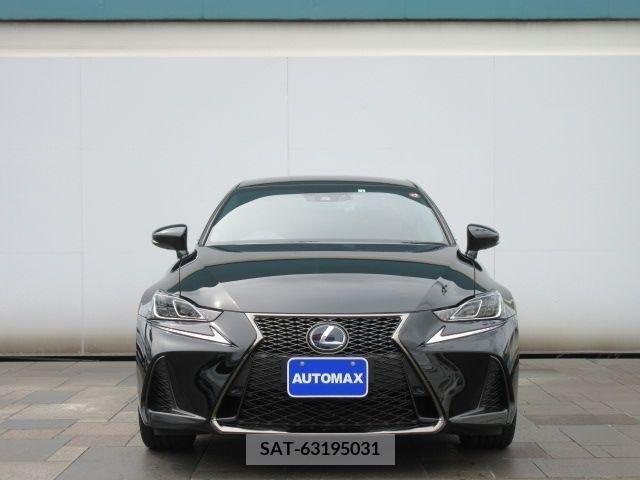 Lexus IS 2020-01 300095-3