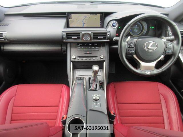Lexus IS 2020-01 300095-1