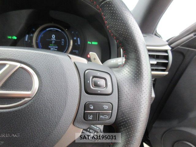 Lexus IS 2020-01 300095-14
