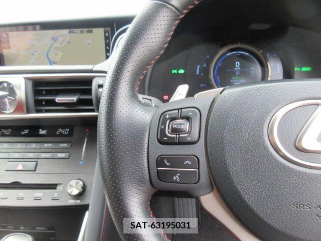 Lexus IS 2020-01 300095-13