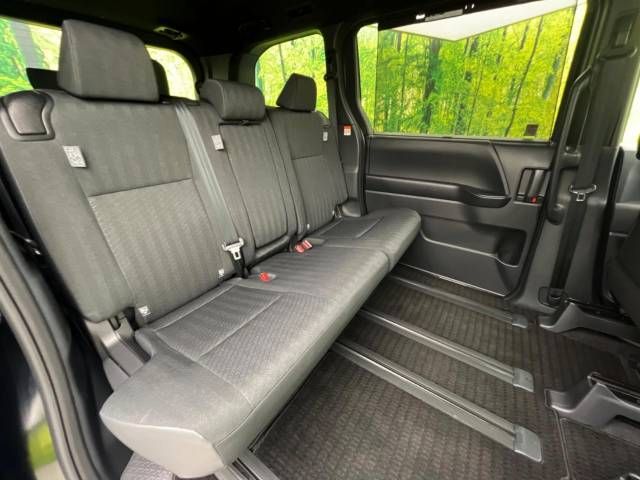 Toyota NOAH 2023-06 188923-9