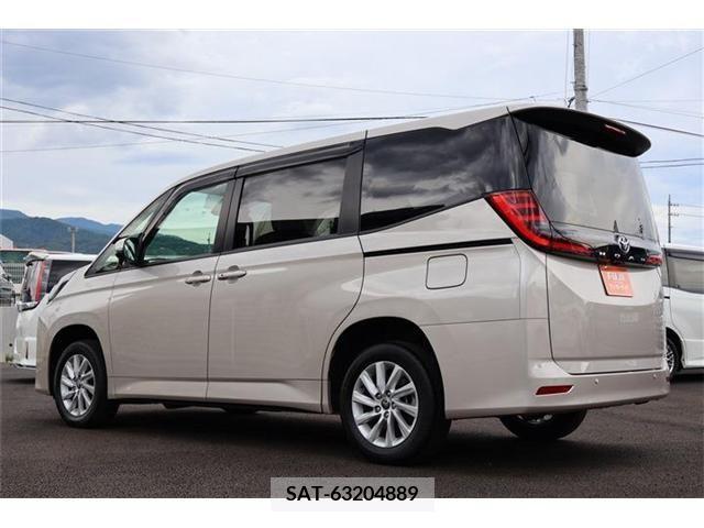 Toyota NOAH 2022-03 383345-1