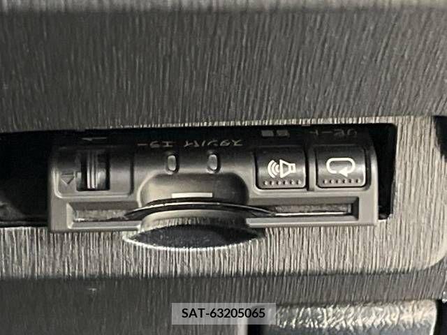 Toyota PRIUS ALPHA 2015-12 366778-5