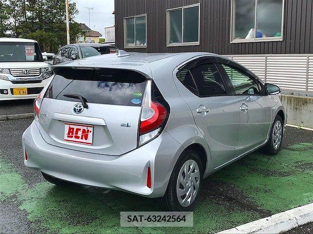 Toyota AQUA 2017-11 261359-2