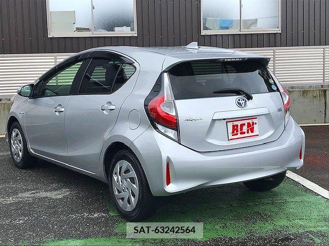 Toyota AQUA 2017-11 261359-8