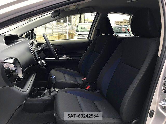 Toyota AQUA 2017-11 261359-12