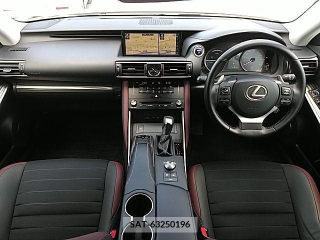 Lexus IS 2018-07 230870-1