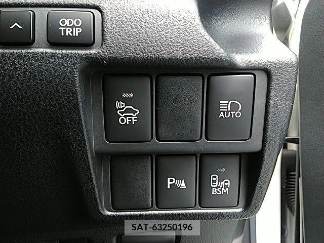 Lexus IS 2018-07 230870-12