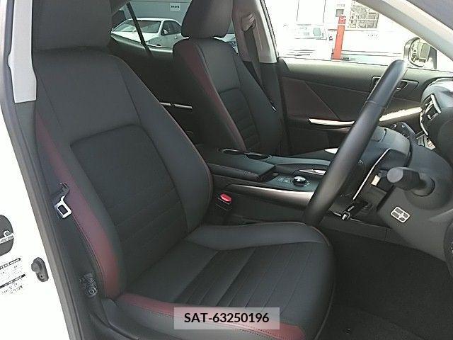 Lexus IS 2018-07 230870-17