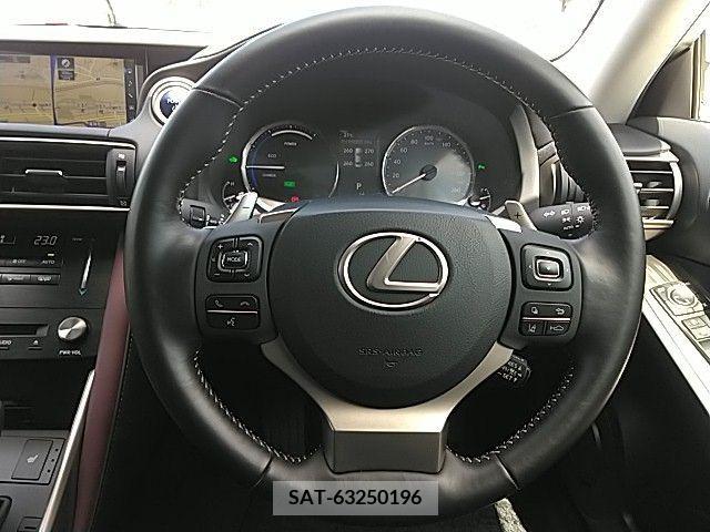Lexus IS 2018-07 230870-2