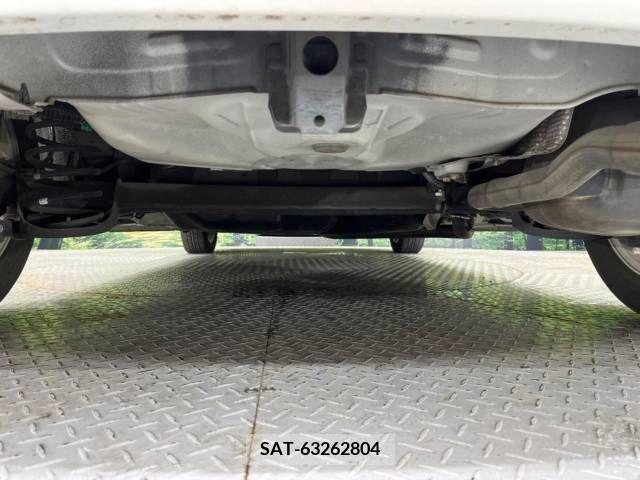 Toyota SPADE 2013-05 376457-19