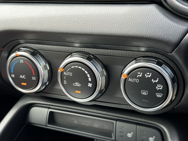 Mazda ROADSTER 2023-03 12090-5