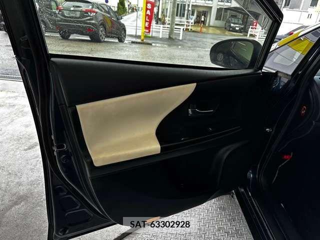 Toyota PRIUS ALPHA 2016-09 329470-18