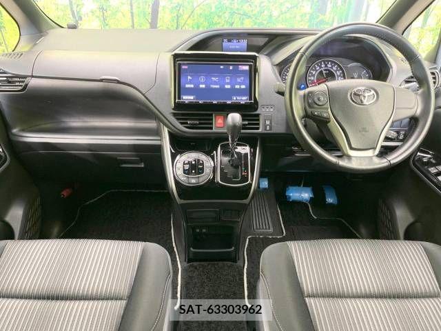 Toyota VOXY 2018-02 288840-1