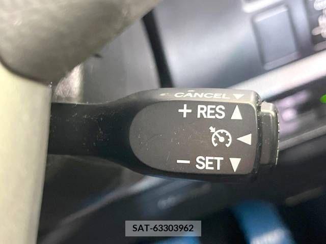 Toyota VOXY 2018-02 288840-7