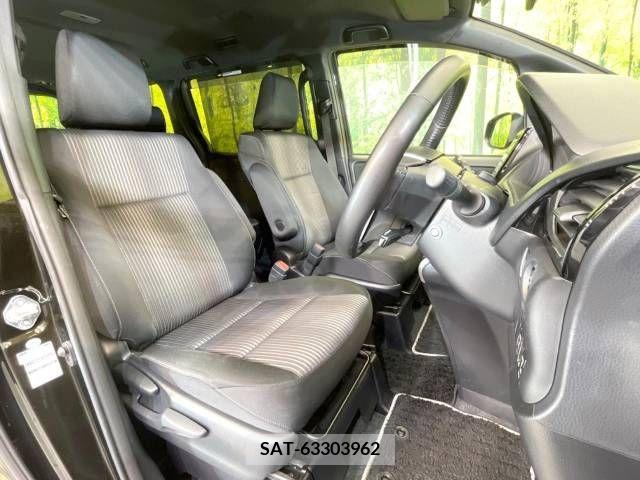Toyota VOXY 2018-02 288840-8
