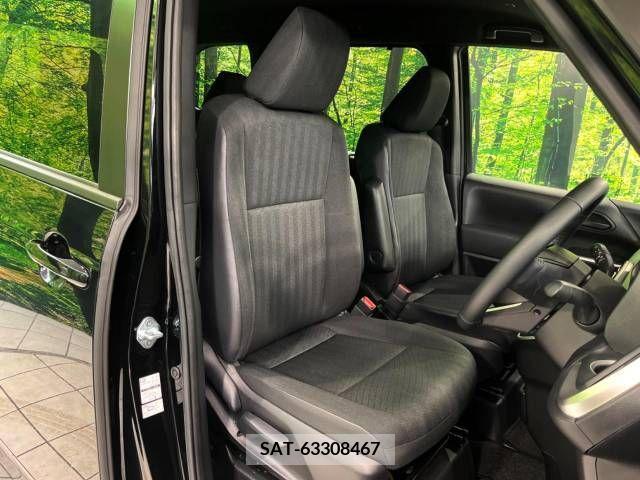 Toyota VOXY 2023-03 216748-8