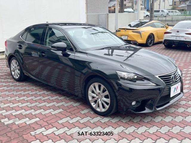 Lexus IS 2015-09 297906-16