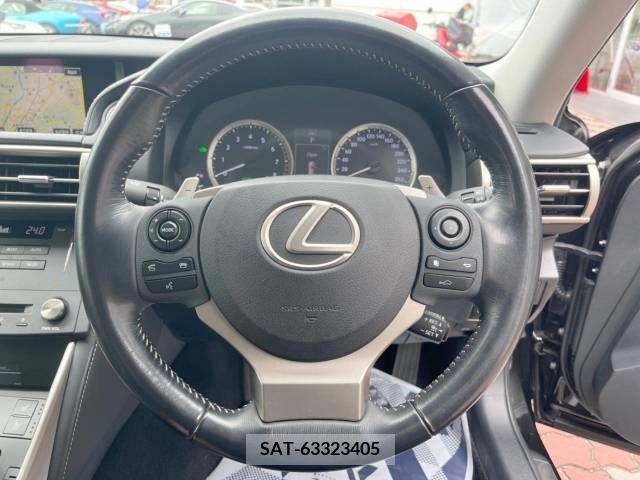 Lexus IS 2015-09 297906-11