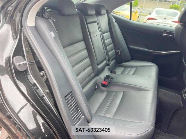 Lexus IS 2015-09 297906-9