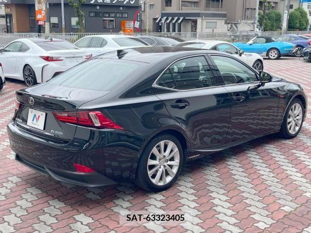 Lexus IS 2015-09 297906-17