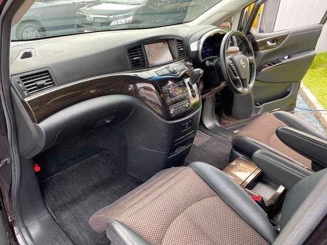Nissan ELGRAND 2011-06 2942-3