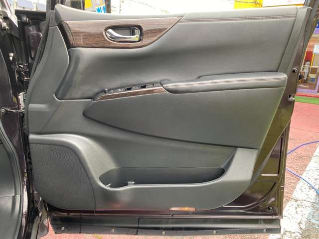 Nissan ELGRAND 2011-06 2942-9