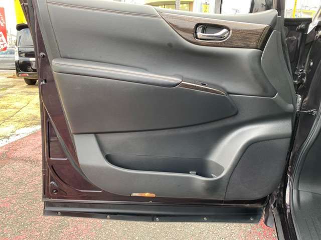 Nissan ELGRAND 2011-06 2942-2