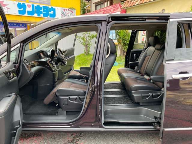 Nissan ELGRAND 2011-06 2942-7