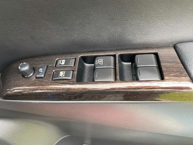 Nissan ELGRAND 2011-06 2942-10