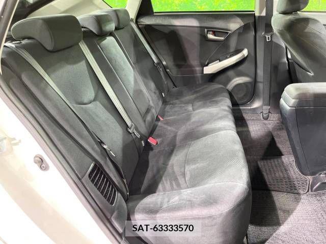 Toyota PRIUS 2015-10 375712-9