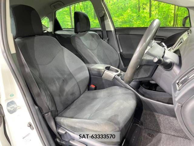 Toyota PRIUS 2015-10 375712-8