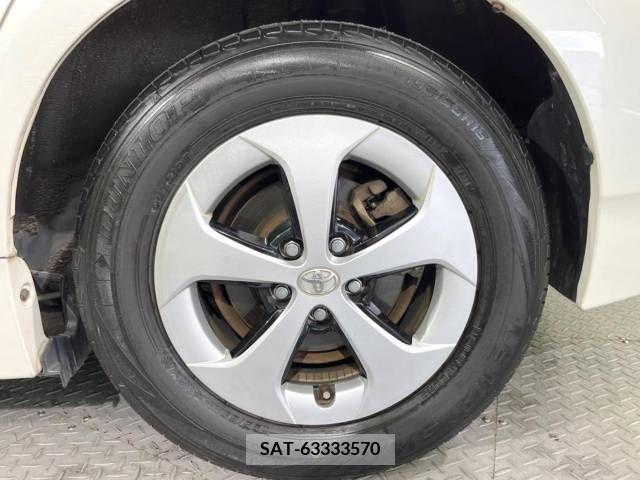 Toyota PRIUS 2015-10 375712-13
