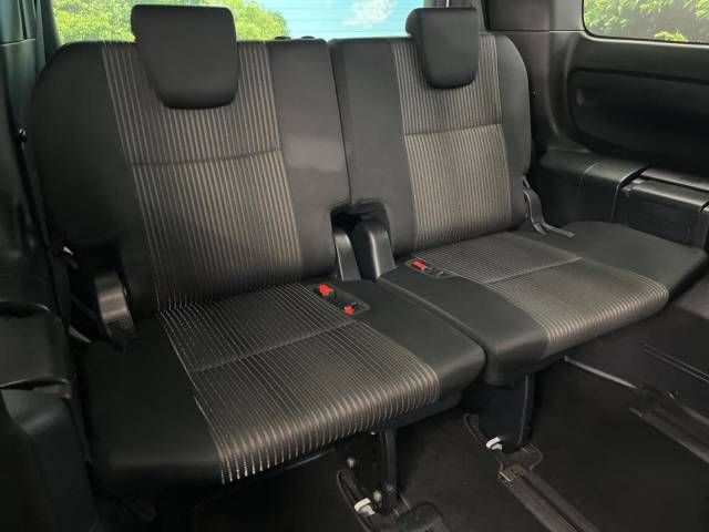 Toyota VOXY 2017-07 187984-9