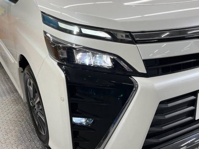 Toyota VOXY 2017-07 187984-12