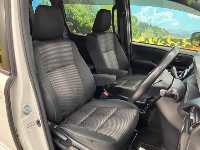 Toyota VOXY 2017-07 187984-7