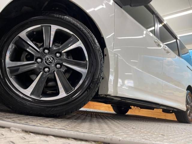 Toyota VOXY 2017-07 187984-13