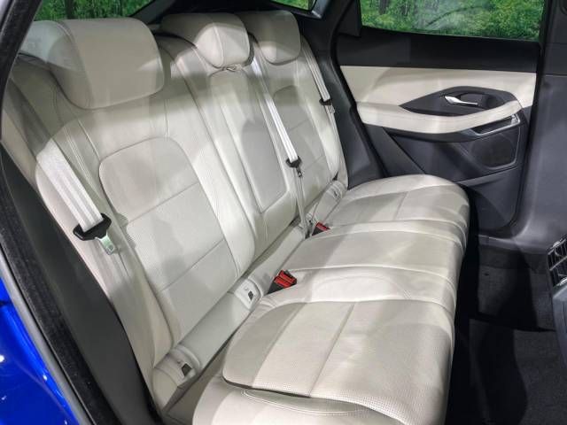 Jaguar E-PACE 2018-06 17305-15