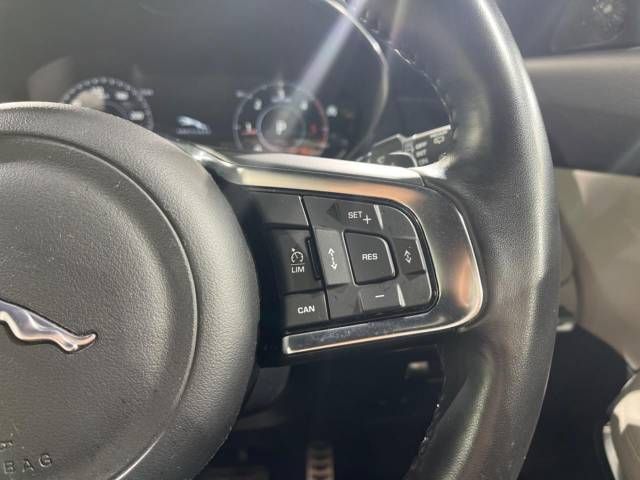 Jaguar E-PACE 2018-06 17305-6
