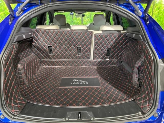 Jaguar E-PACE 2018-06 17305-9