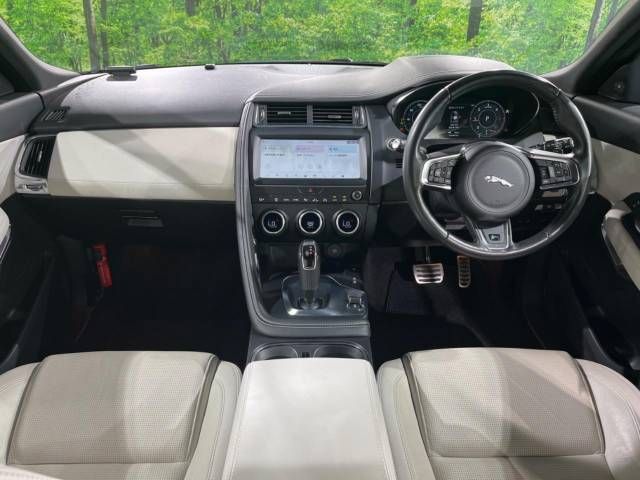 Jaguar E-PACE 2018-06 17305-1