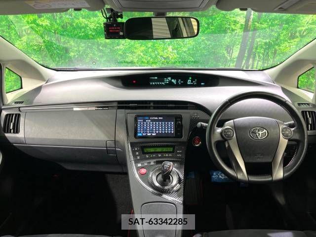 Toyota PRIUS 2015-01 379141-1