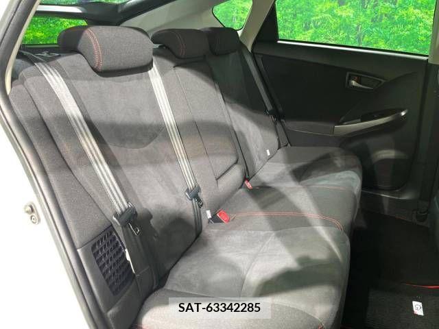 Toyota PRIUS 2015-01 379141-9
