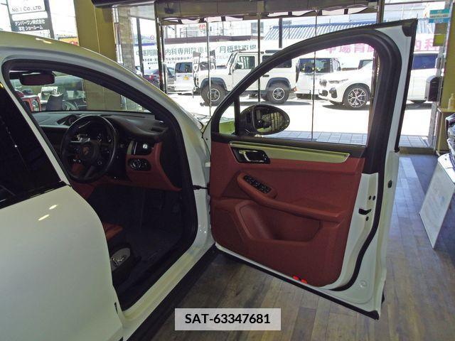 Porsche MACAN 2023-03 342597-20