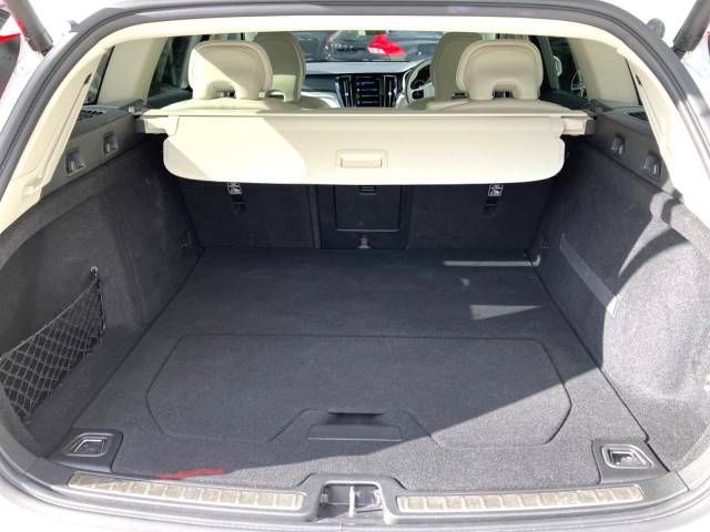 Volvo CROSS COUNTRY 2019-04 185875-13