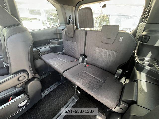 Toyota NOAH 2022-01 351339-21