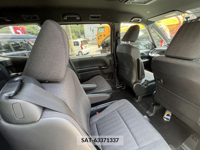 Toyota NOAH 2022-01 351339-20